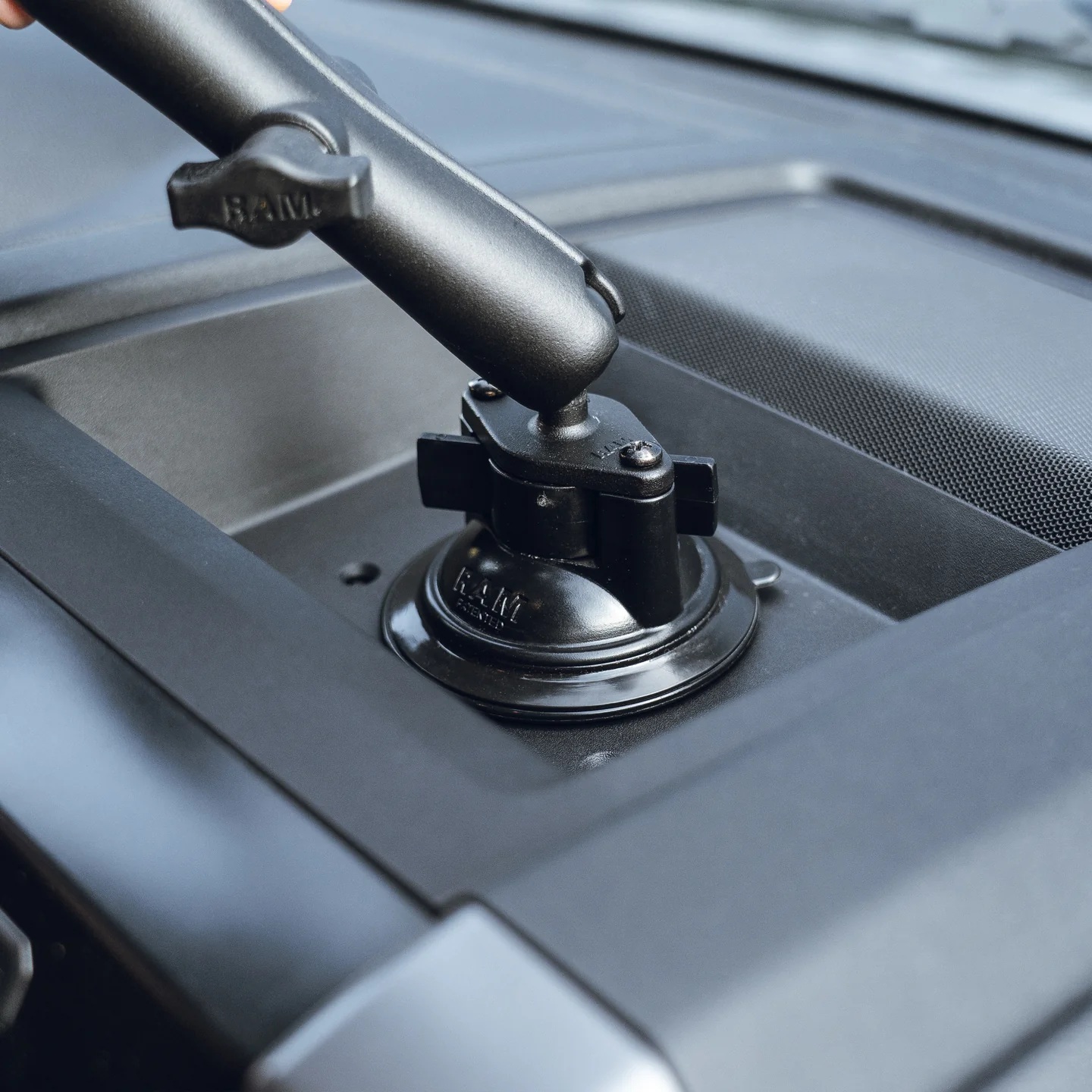 RAP-350-35BU Klebe-Pad für Saugnapfsysteme zum Aufkleben auf Armaturenbrett 4 RAP-350-35BU Klebe-Pad für Saugnapfsysteme zum Aufkleben auf Armaturenbrett 4